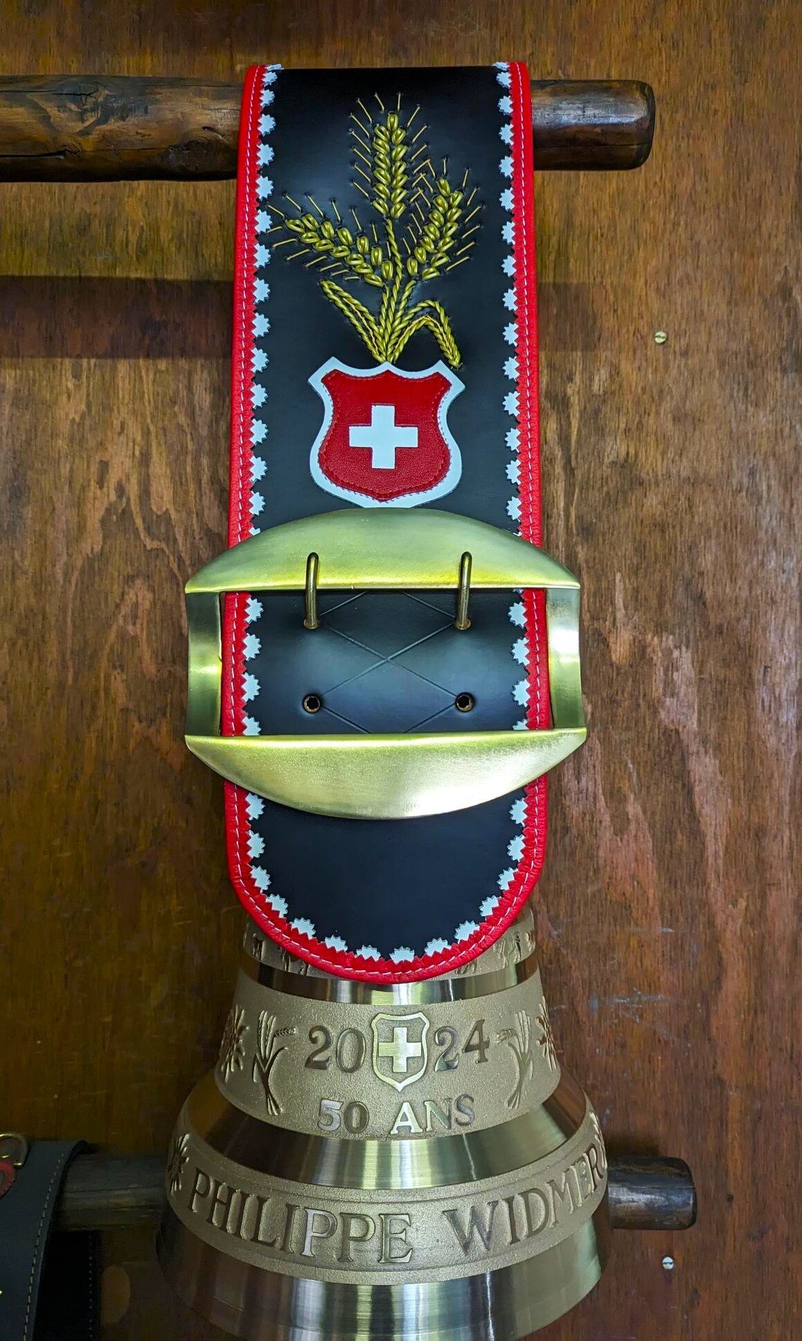 Cloche en bronze marquage 50 ans Phillippe